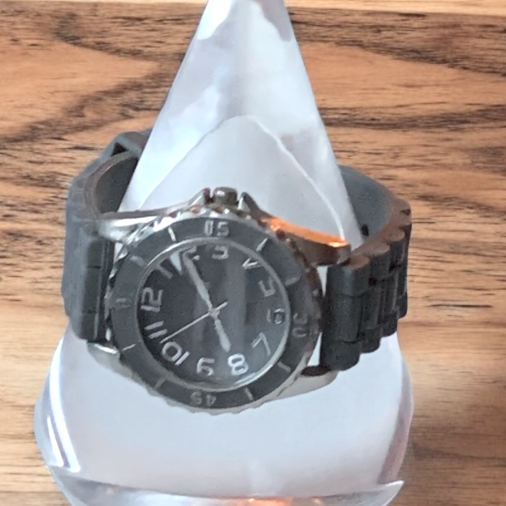 ACCUTIME WATCH CORP Mens Gray Watch Stainless Steel Back Japan Movement Acc.